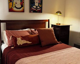 Beautiful Large Loft on Historic Water Street in Downtown Decorah - Decorah - Makuuhuone