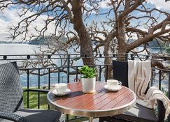 Serene And Stylish Harbourside Apartment - North Sydney - Балкон