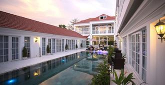White Boutique Hotel & Residences - Ciudad de Sihanoukville
