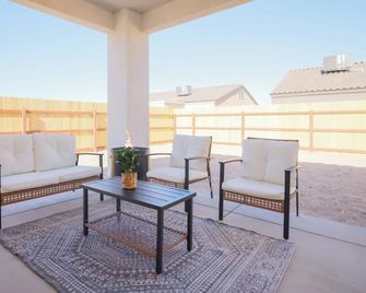 Desert Oasis - Centrally Located- Minutes From MX Border - San Luis - Balcón