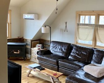 Artsy Mountain View Loft - Asheville - Wohnzimmer