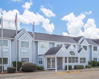 Microtel Inn & Suites by Wyndham Broken Bow - Broken Bow - Building