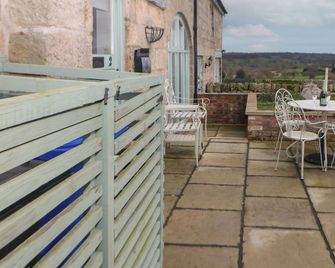 Old Hall Cottages - Ashbourne - Balcony