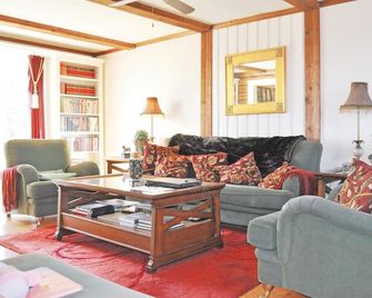 Lovely Home In Mellerud With Kitchen - Mellerud - Sala de estar