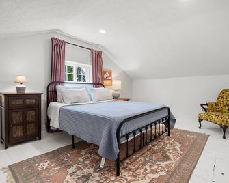 A Winfield Bungalow - Dover - Bedroom