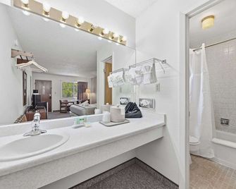 Eagle Motel Suite 226 - Manitou Springs