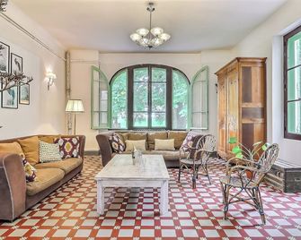 Superb Maison de Maître in Provence with XXL infinity pool and bicycles - Beaucaire - Wohnzimmer