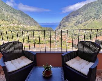 Gardens Guest House - Sao Vicente - Balcon
