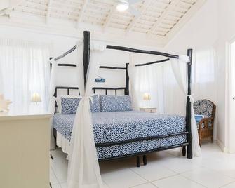Sea Miracle Villa/Beach Cottage - Duncans - Bedroom