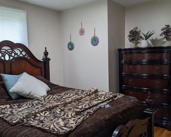 Single Family Suburban Home just minutes to Providence - East Providence - Bedroom