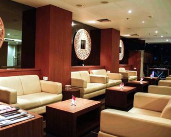 Aswin Hotel And Spa Makassar - Makassar - Lounge