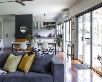 Wombat Edge - Daylesford Region - Musk