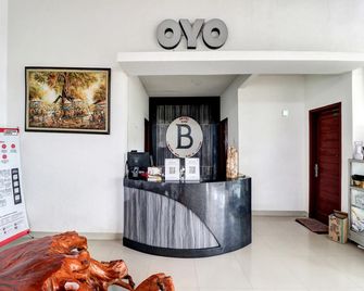 OYO 1525 Benson Hotel - Pangandaran - Front desk