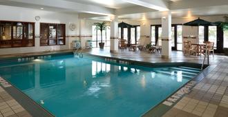 Hampton Inn & Suites by Hilton Montreal-Dorval - Dorval - Pool