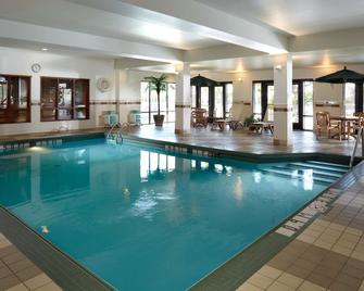Hampton Inn & Suites by Hilton Montreal-Dorval - Dorval - Pool