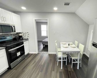 Great Apartment 35 Min To Nyc & 15 To Ewr Airport - Newark - Cocina