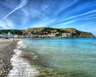 Llandudno Bay Hotel - Llandudno - Beach