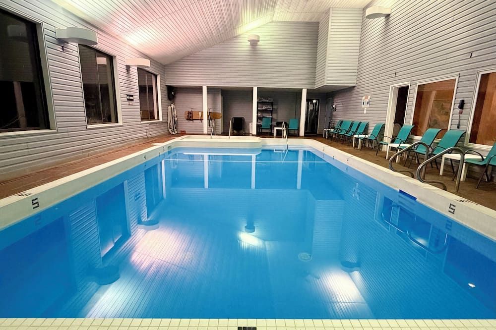 Americas Best Value Inn Saint Ignace - סנט איגנאייס - בריכה