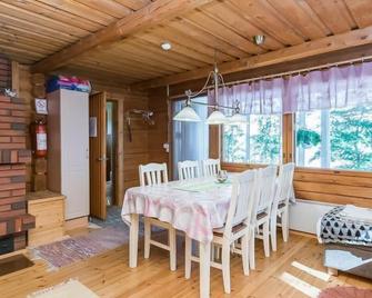 Holiday Home Kivilöytö by Interhome - Mäntyharju - Comedor