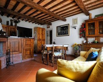 Rural farmhouse end 800 with outdoor veranda - Castell'Azzara - Sala de estar