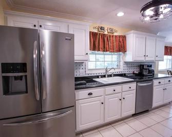 Albertville lovely 3 bedroom family home - Albertville - Cucina