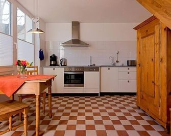 Ferienwohnung 'Kapitänshaus - Atelier' - Ahrenshoop - Keuken