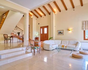 Utopia Beach Villa - Roda - Living room