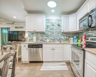 Acorn Cottage / Hot Tub / E V Charger/Yosemite Area - Coarsegold - Kitchen