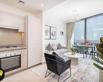 Vogue Sobha Hartland lush oasis near Downtown - Dubai - Sala