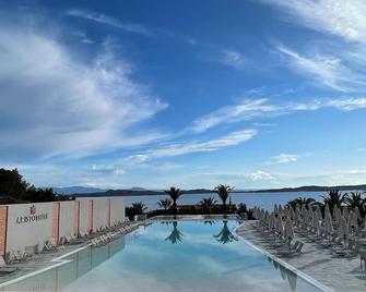 Aristoteles Holiday Resort & Spa - Ouranoupoli - Pool