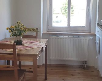 Idyllic vacation apartment in the middle of nature, swimming pond, sauna, bird tours - Havelland - Comedor