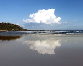 Self contained Top Unit - Surfs Up - Hear the sea at night. - Broulee - Playa