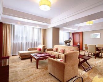 Changshu Zhongjiang Dekin Hotel - Suzhou - Living room