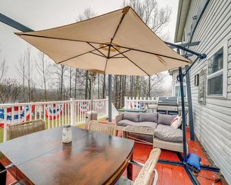 Pet-Friendly Apollo Home with Furnished Deck! - New Kensington - Balcony