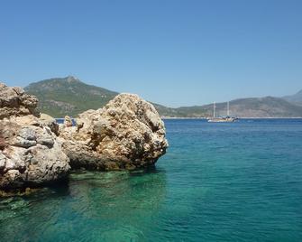 Town Centre Penthouse Apartment With Two Sea View Private Roof Terraces - Kalkan - Beach