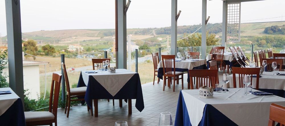 هوتل لا سيستا - تورينو دي سانجرو - مطعم