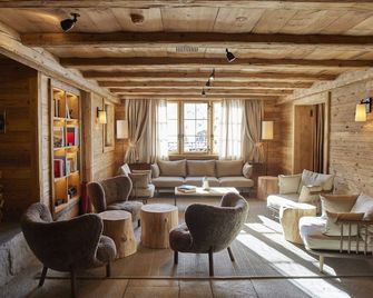 Berghuus Radons Gastro Ag - Surses - Lounge