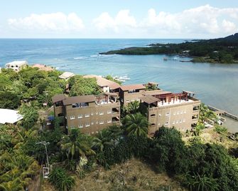 Waterfront Luxury 3 Bedroom w/ Pool and Dock - West End - Building