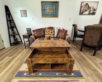 Texas Ranch 2br 1ba - Nederland - Huiskamer