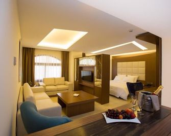 Opera Hotel - Tabarja - Camera da letto