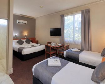 Silver Haven Motor Inn - Broken Hill - Bedroom
