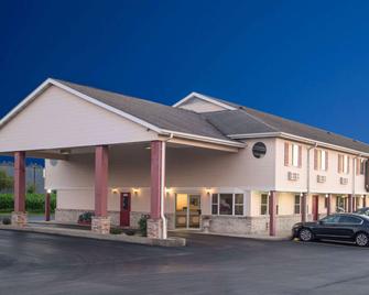 Super 8 by Wyndham Wapakoneta - Wapakoneta - Building