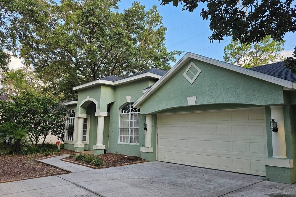 Safe, quiet, spacious, clean, 15 min from parks eating entertainment hospitals. - Tampa - Edificio