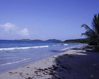 Spectacular estate seclusion with ocean views near Zoni Beach/AC/Wifi/Sat TV - Culebra - Strand