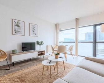 Europe/Flandres stations apartment with balcony! - Lille - Living room
