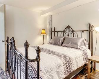 9 Acres, Pick Your Own Apples: Cabin in Arlington! - Арлінгтон - Спальня