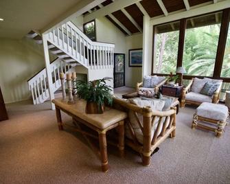 Experience The Ultimate Hawaiian Treehouse - Mililani - Living room