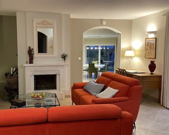 Garden villa with pool - Garéoult - Living room