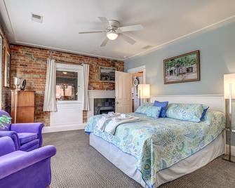 Exceptional Harborfront Chef's Kitchen Great deck/harbor views - Saugatuck - Bedroom