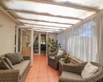 Mimosa Cottage - Bridport - Living room